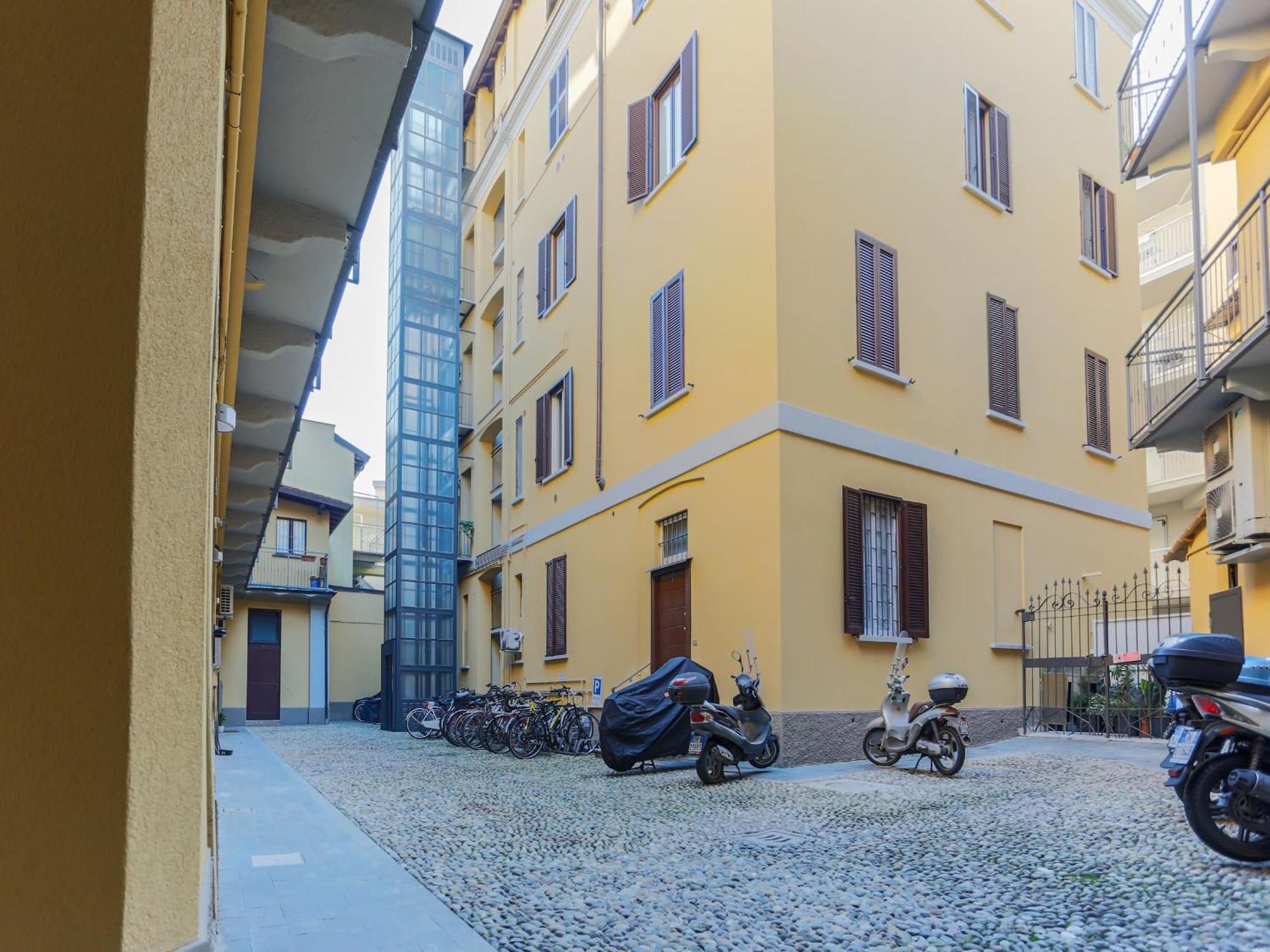 Spacious two bedrooms apartment in Porta Romana Milaan Buitenkant foto